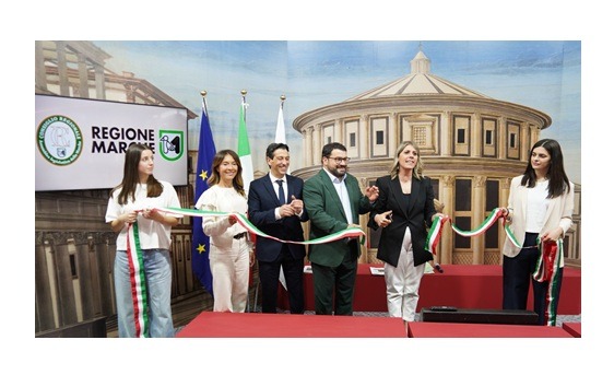 immagine articolo:SALONE DEL LIBRO, TAGLIO DEL NASTRO E PRIME PRESENTAZIONI